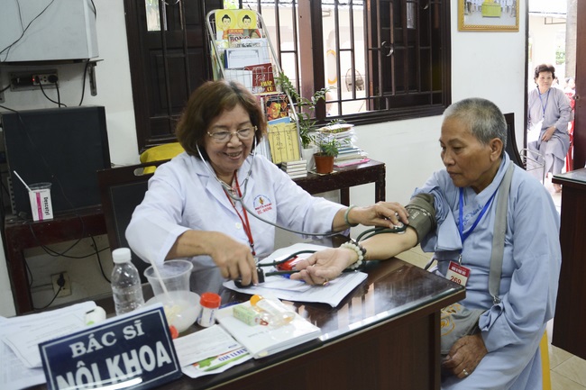 “HOW TO TAKE THE RIGHT PRAYING IN BUDDHISM” Dharma Talk in the 89th Seven-Day Retreat